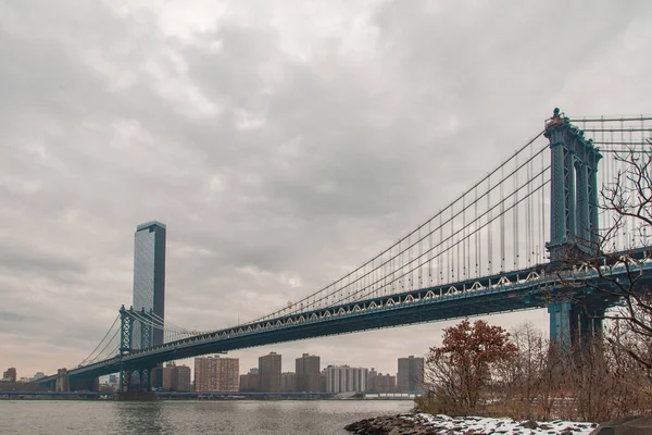 美国纽约著名的布鲁克林大桥迷人的景观 — 图库照片