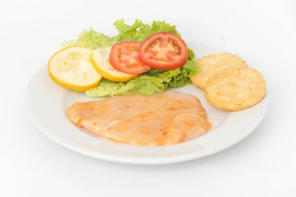 Tiro Alto Ángulo Trozo Carne Pollo Verduras Plato Sobre Fondo —  Fotos de Stock