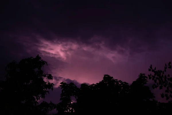 Eine Unheimliche Landschaft Aus Blitzen Einem Dunklen Himmel Über Dem — Stockfoto