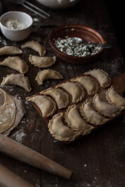 Colpo Angolo Alto Gnocchi Crudi Freschi Tavolo Legno Con Loro — Foto Stock