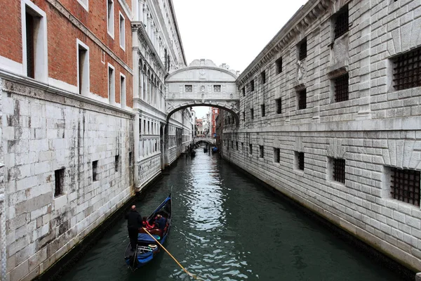 Pont Des Soupirs Avec Des Bateaux Venise Italie Pendant Journée — Photo