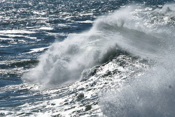 Uma Vista Panorâmica Das Ondas Oceano Durante Dia — Fotografia de Stock