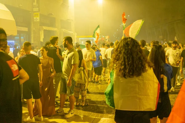 Cremona Lombardy Talya Temmuz 2021 Futbol Taraftarları Sokaklara Akın Ediyor — Stok fotoğraf