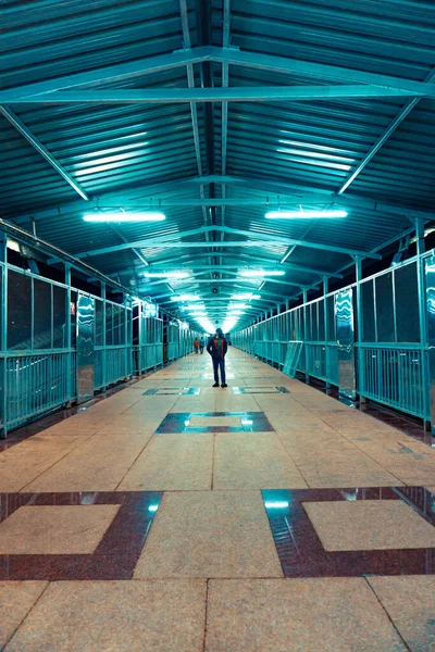 Egy Híd Vasútállomáson Éjjel — Stock Fotó