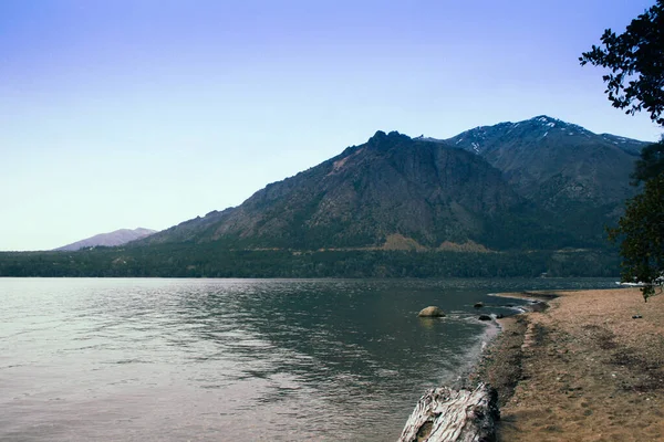 Una Hermosa Vista Las Montañas Rocosas Cerca Del Agua Río — Foto de Stock