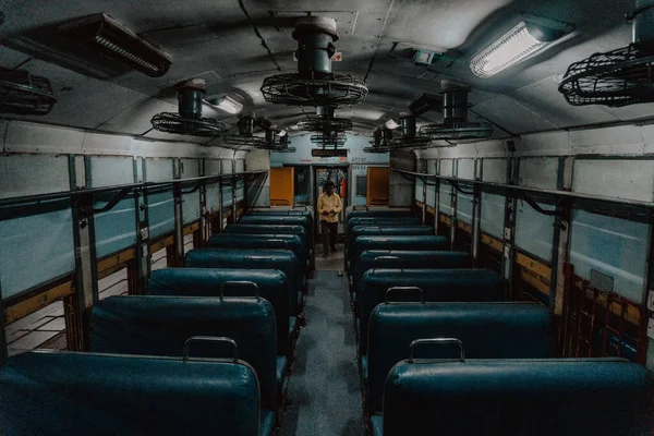 Velho Comboio Vazio Dentro Com Assentos — Fotografia de Stock