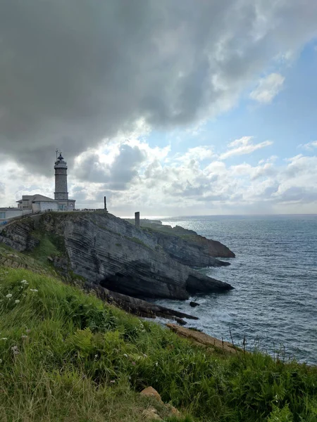 Antiguo Faro Faro Cabo Mayor Bajo Cielo Dramático Santander Cantabria — Foto de Stock