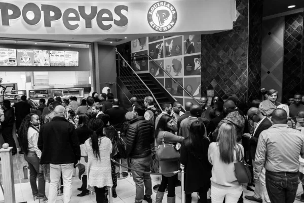 Johannesburg Südafrika Januar 2021 Kundenandrang Einem Popeyes Imbiss — Stockfoto