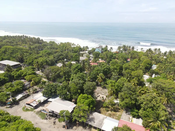 Evleri Olan Bir Plajın Havadan Çekilmiş Görüntüsü — Stok fotoğraf