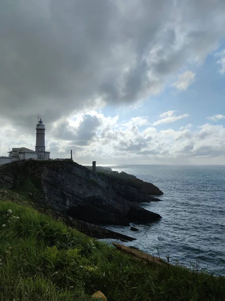 Antiguo Faro Faro Cabo Mayor Bajo Cielo Dramático Santander Cantabria — Foto de Stock