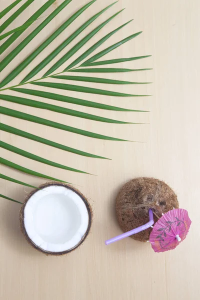 Vertical Shot Fresh Coconut Half Staw Cocktail Umbrella Palm Leaf — Stock Photo, Image