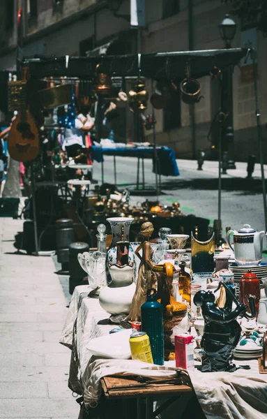 Madrid España 2021 Disparo Vertical Diferentes Objetos Venta Famoso Mercadillo — Foto de Stock