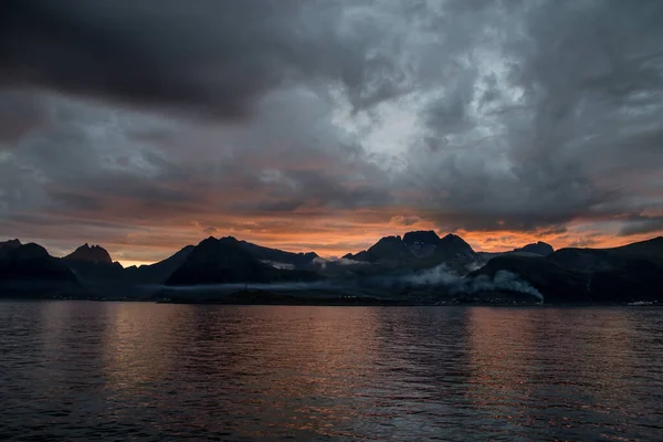 Захід Сонця Над Морем Горами Лофотенські Острови Норвегія — стокове фото