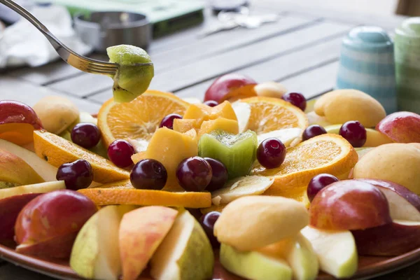 Surtido Frutas Jugosas Aperitivo Con Varias Frutas Plato — Foto de Stock