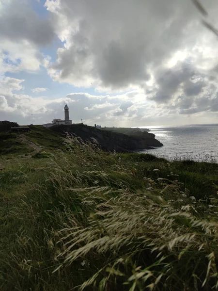 Farol Antigo Faro Cabo Mayor Sob Céu Dramático Santander Cantábria — Fotografia de Stock