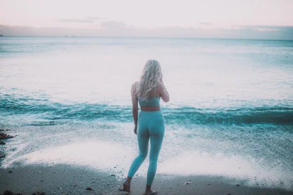 Beautiful Young Woman Sportswear Sandy Beach Yoga Session — Stock Photo, Image