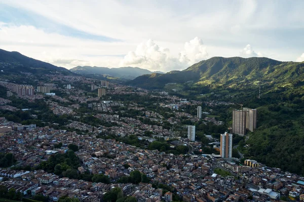 Itagui Colombia Agosto 2020 Vista Matutina Ciudad Montañosa Bajo Cielo — Foto de Stock