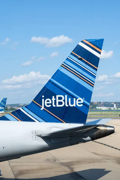 Arlington Spojené Státy Července 2021 Svislý Výstřel Ocasu Letadla Jetblue — Stock fotografie