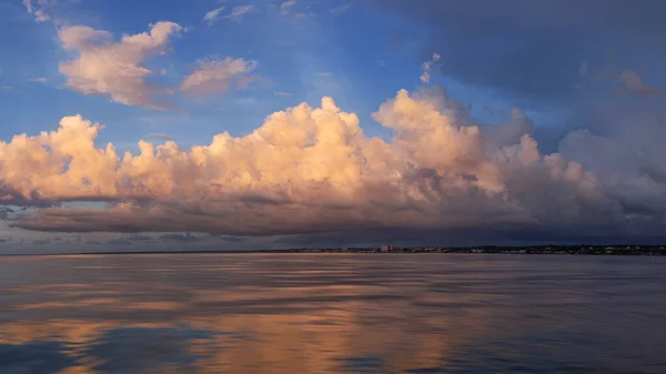 Arranha Céu Baía Matanzas Cuba Durante Pôr Sol — Fotografia de Stock