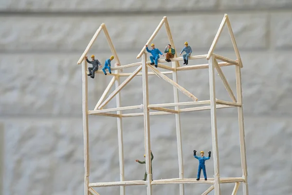 Las Figuras Miniatura Como Equipo Trabajadores Para Construcción Viviendas — Foto de Stock