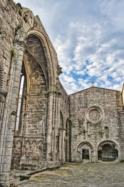 スペインポンテベドラのサン ドミンゴ修道院跡のゴシック様式の花の窓 — ストック写真