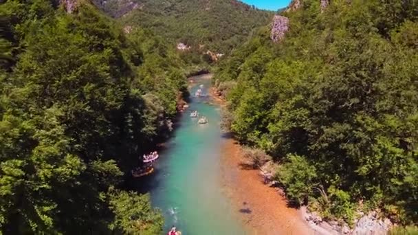 Vista Aérea Del Río Las Montañas — Vídeos de Stock