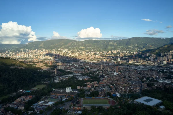 Itagui Colombia Agosto 2020 Una Hermosa Vista Ciudad Montañosa Bajo — Foto de Stock