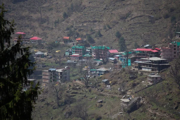 Dağın Eteğindeki Bir Köyün Havadan Çekilmiş Görüntüsü — Stok fotoğraf