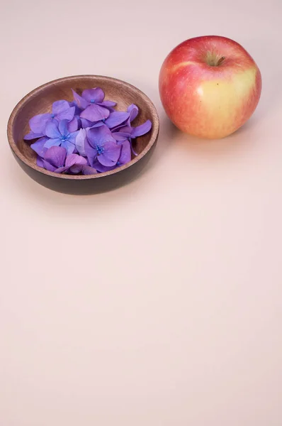 Vertical Shot Fresh Apple Hydrangea Flowers Wooden Bowl Isolated Pink — Stock Photo, Image