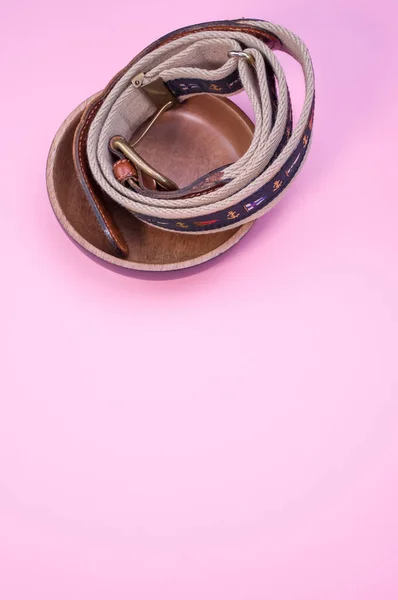Egy Egy Tál Elszigetelt Rózsaszín Alapon Szabad Helyet Szöveges — Stock Fotó