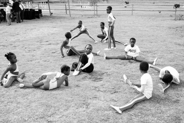 Joanesburgo África Sul Janeiro 2021 Jovens Acrobatas Africanos Aquecendo Antes — Fotografia de Stock