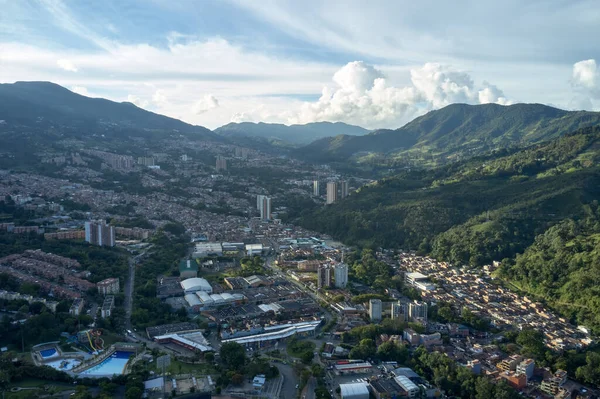 Itagui Colombia Agosto 2020 Una Hermosa Vista Ciudad Montañosa Bajo — Foto de Stock