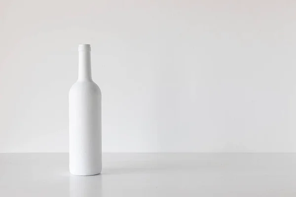 Primer Plano Una Botella Vino Blanco Sobre Fondo Blanco — Foto de Stock