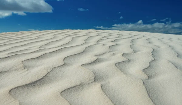 Живописный Вид Волны Песчаном Пляже Австралии Ясным Голубым Небом — стоковое фото
