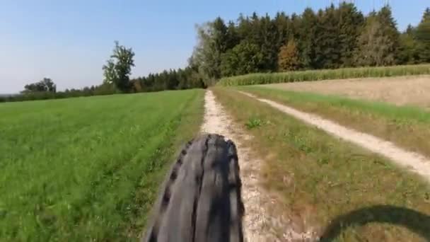 Mengendarai Sepeda Jalan Pedesaan — Stok Video