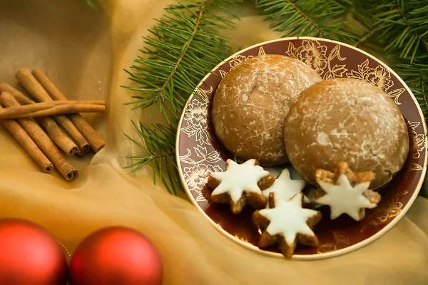 Läckra Och Vackert Dekorerade Kanelkakorna Till Jul — Stockfoto