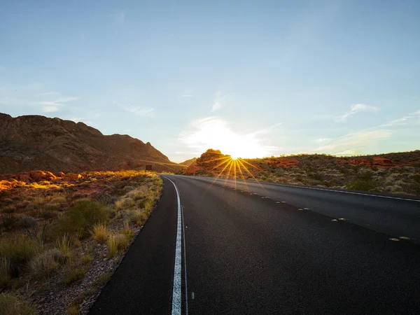 Closeup Shot Road Mountains Sunrise Background — Stock Photo, Image