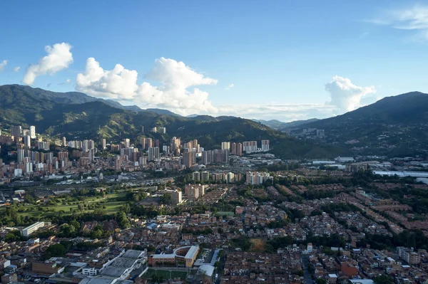 Itagui Colombia Agosto 2020 Una Vista Fascinante Ciudad Montañosa Bajo — Foto de Stock