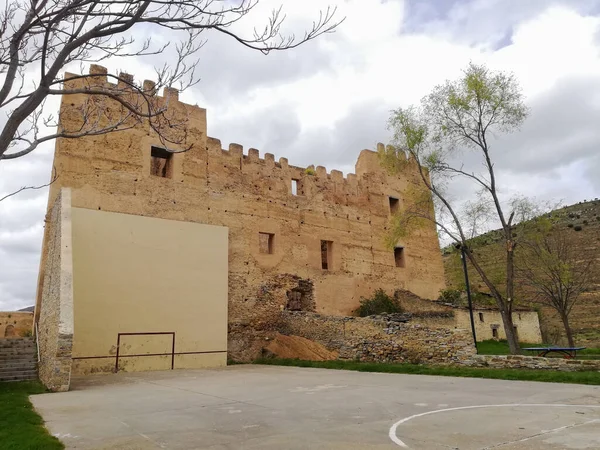 Una Vista Frontal Del Castillo Ruinas Junto Pared Del Pueblo — Foto de Stock