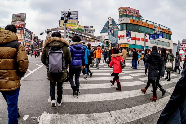 Pyeongtaek 2015年12月25日 クリスマスに平台市の人々と街の高角度ショット — ストック写真