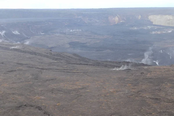 Krajobraz Krateru Czynnym Wulkanem Podnoszon Parê Pochmurny Dzieñ Hawajskiej Wyspie — Zdjęcie stockowe