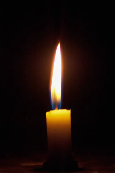 Vertical Shot Soft Warm Glowing Candle Burning Dark — Stock Photo, Image