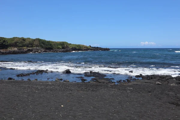 Uma Praia Areia Preta Kona Havaí Durante Dia — Fotografia de Stock