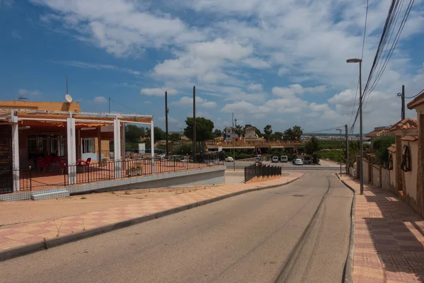 Torreviea Ισπανια Ιουλ 2021 Ένας Ηλιόλουστος Στενός Δρόμος Στο Χωριό — Φωτογραφία Αρχείου
