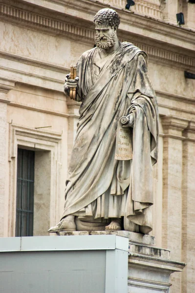 Вертикальный Снимок Статуи Святого Петра Ватикане Рим — стоковое фото