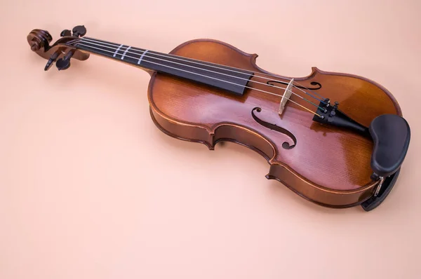 Висококутний Знімок Скрипки Ізольований Світло Рожевому Фоні — стокове фото