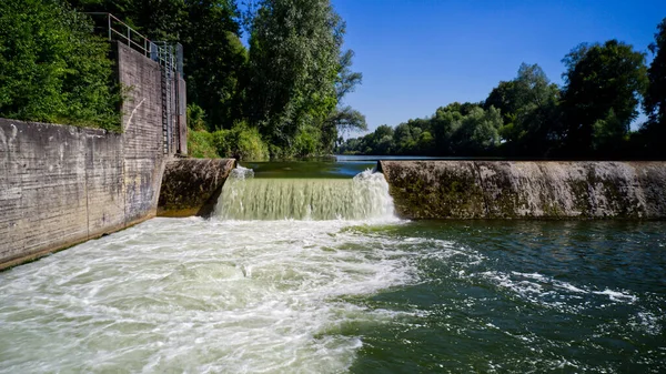 Small Dam Green Flowing River — Stock Photo, Image