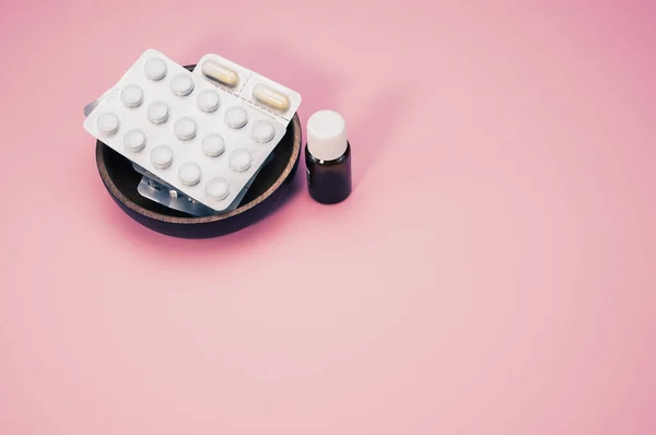 Een Close Shot Van Medicijn Capsule Blister Geïsoleerd Een Roze — Stockfoto