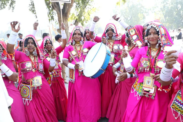 Nueva Delhi India Febrero 2020 Danza Tradicional Banjara Con Tambor — Foto de Stock