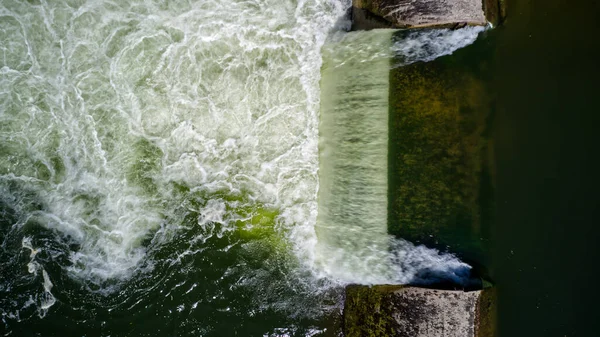 Small Dam Green Flowing River — Stock Photo, Image